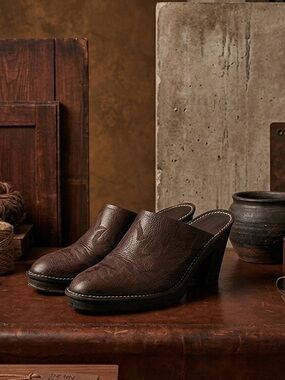 Donald Pliner Women's Brown Leather Heeled Mules Sz 9N